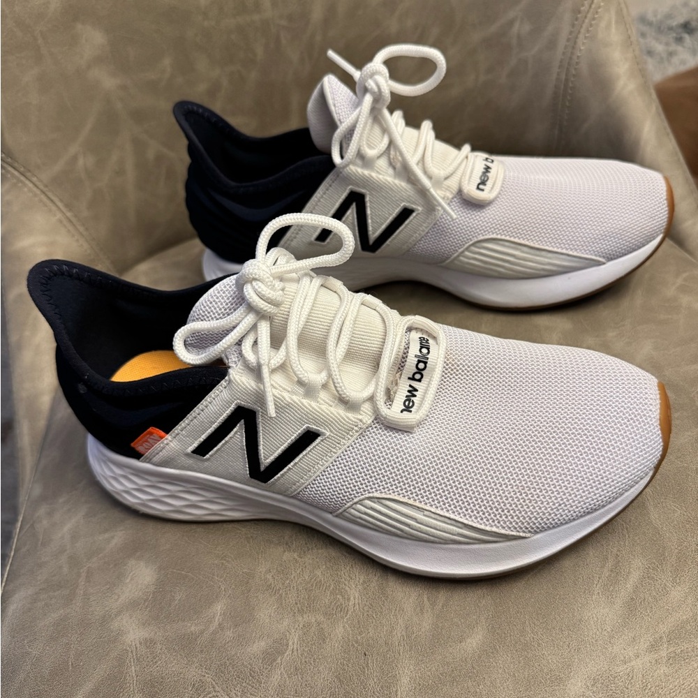New Balance Men’s Fresh Foam Roav V1 Running Shoes